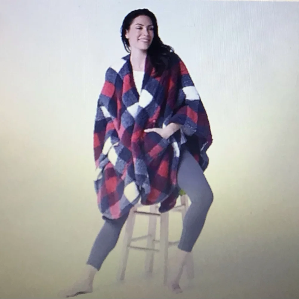 Berkshire Blankets & Home Cozy Cape Wrap Plaid Green‎ Black White Sherpa NEW